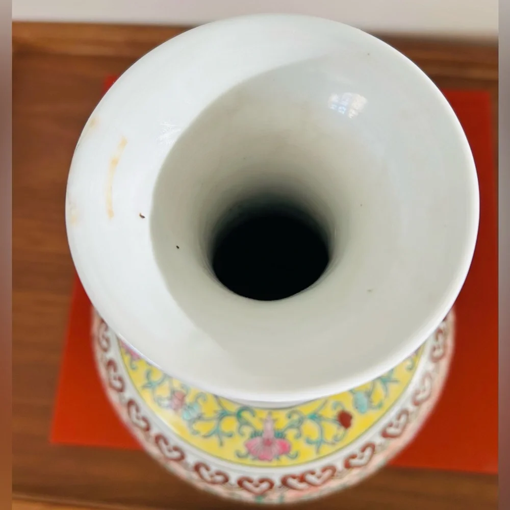 Vintage Chinese Famille Rose Porcelain Vase | Chinoiserie - Picture 5 of 6